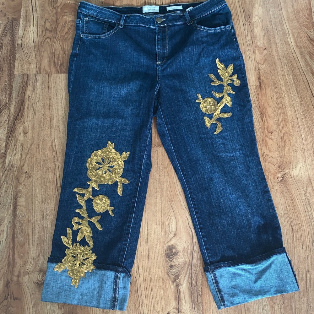 Straight leg cropped  jeans with sequined details
